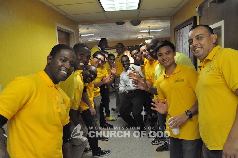 World Mission Society Church of God, WMSCOG, volunteer, resident, Courtyards of Orlando Care Center, seniors, Florida, FL, community service, Orlando