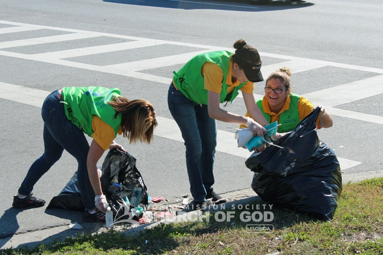 World Mission Society Church of God, wmscog, Mother's Street, cleanup, movement, mother, campaign, trash, garbage, leaves, volunteers, volunteerism, unity, global, world, florida, fl, tampa, jacksonville, miami, orlando, christian